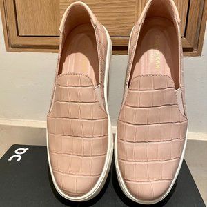 71/2  Cole Haan slip on loafers